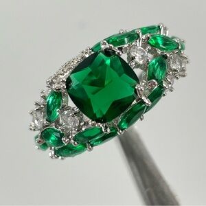 Beautiful Art Deco Vintage Look Cluster Emerald Diamond CZ Silver Plated Ring